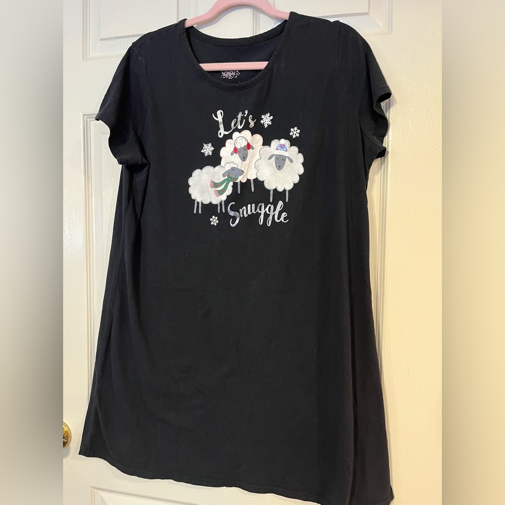 Black 'Let's Snuggle' Sheep Graphic Night Gown Large/Xlarge
